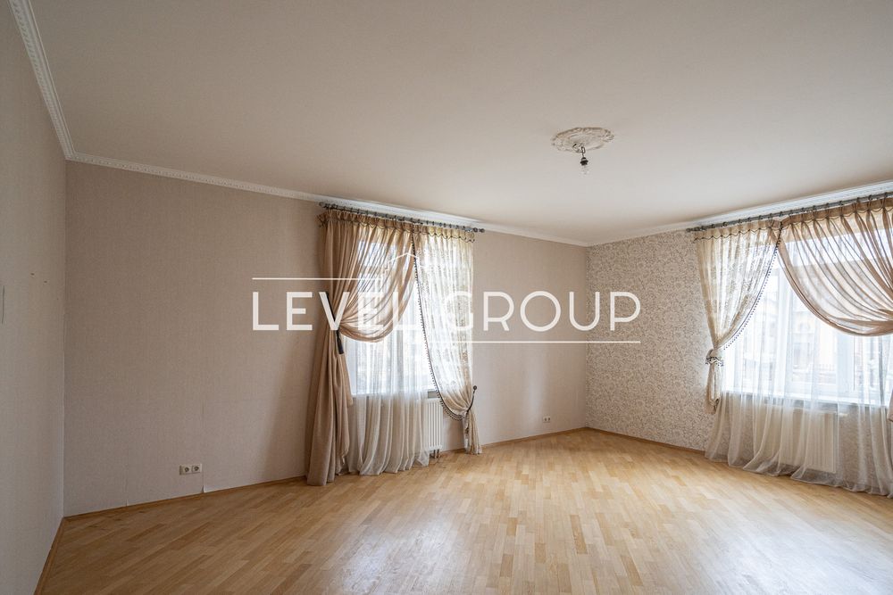 Зниження ціни.Київ. Продажа дома в КГ «Деснянський» 419 м². Без комісії. • Троещина •Левый берег •С Гаражом •С подвалом/цоколем