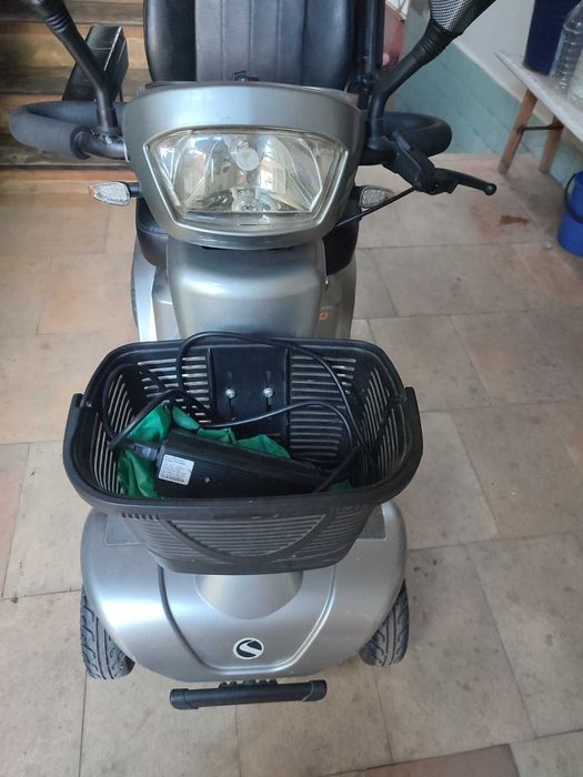 Электроскутер Sterling S400