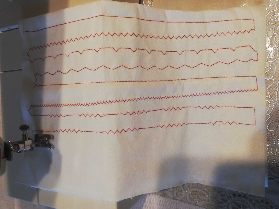 Sprzedam bardzo ładną maszynę do szycia Łucznik 884