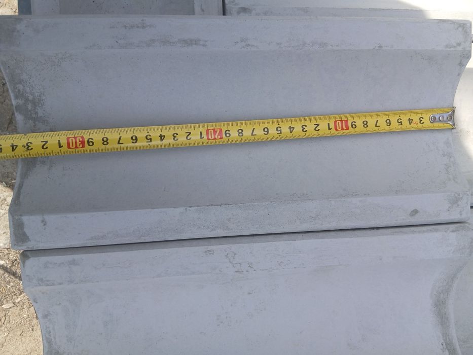 Бетонный отлив / водосток 35×16×6 см. Днепр, левый берег. Песок. Отсев