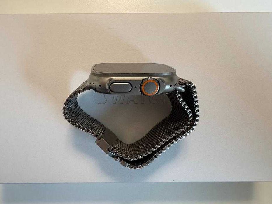 Apple Watch Ultra 3, titânio preto, bracelete Milanese Loop