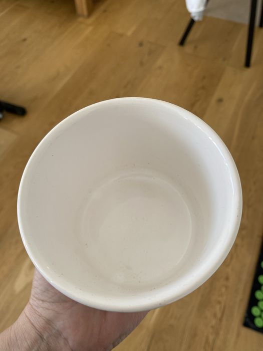 Biała osłonka ceramiczna