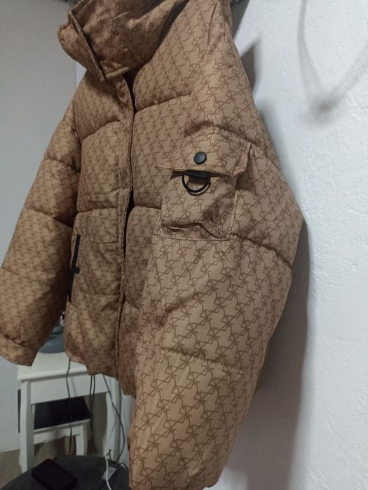 Стильна курточка монограма