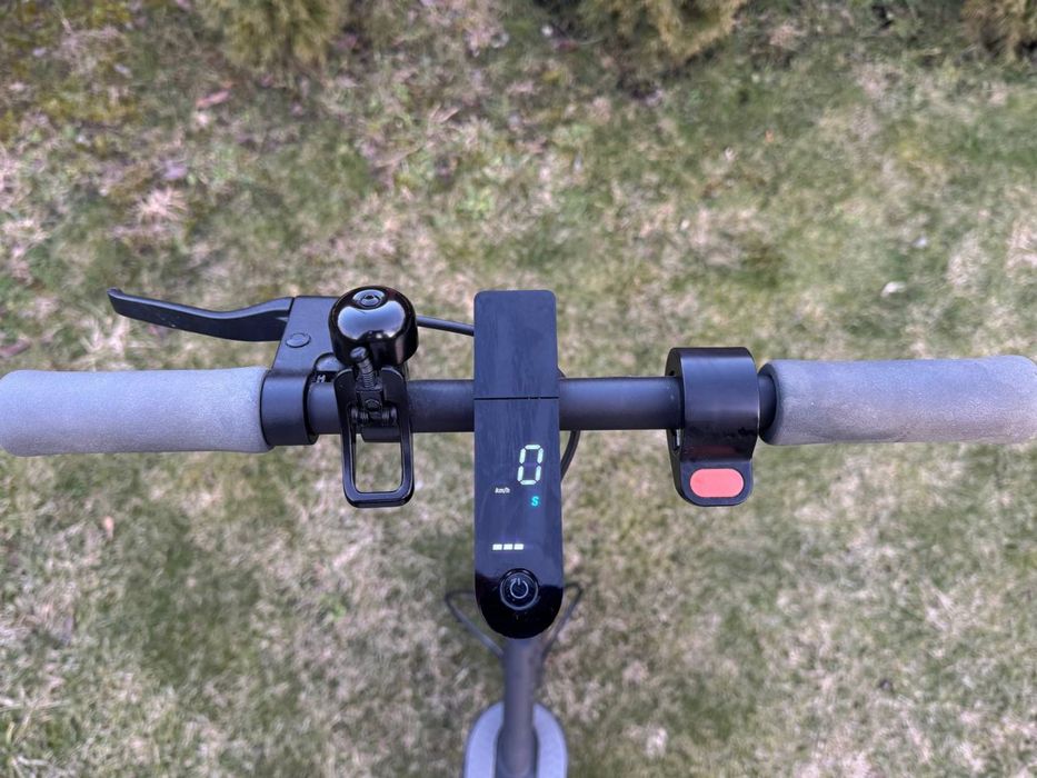 Електросамокат Xiaomi Mi Electric Scooter Essential