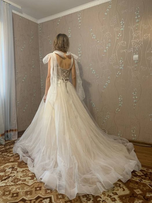Весільні сукні. Стан нових