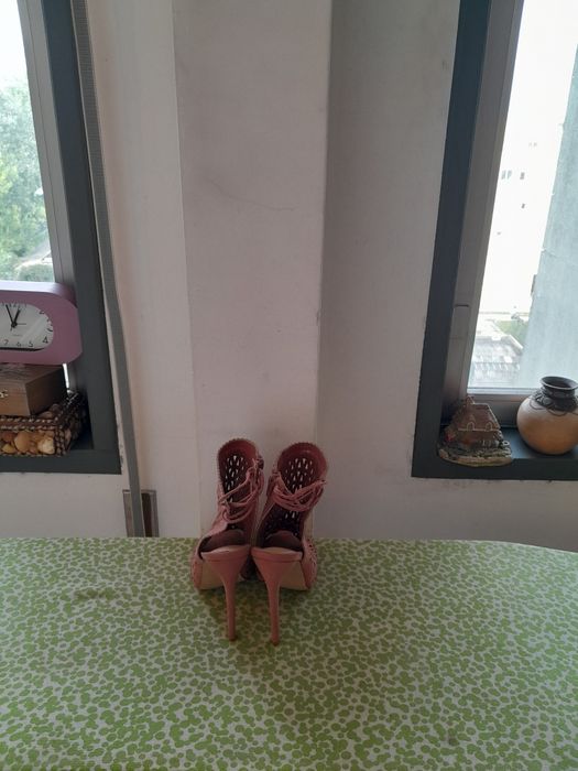 Vendo Sandálias de Senhora JUSTFAB muito bonitas como novas