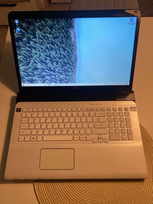 Laptop Sony Vaio i3/6gb/720gb/Radeon