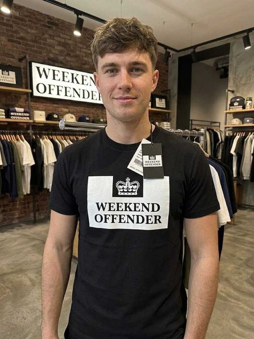 Черная Футболка • WEEKEND OFFENDER • Bissel Graphic • XS-XXL