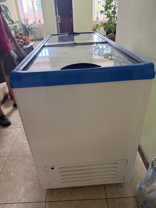 Продам нову вітрину juka m600p