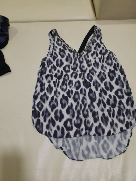 Tunica Guess sem manga