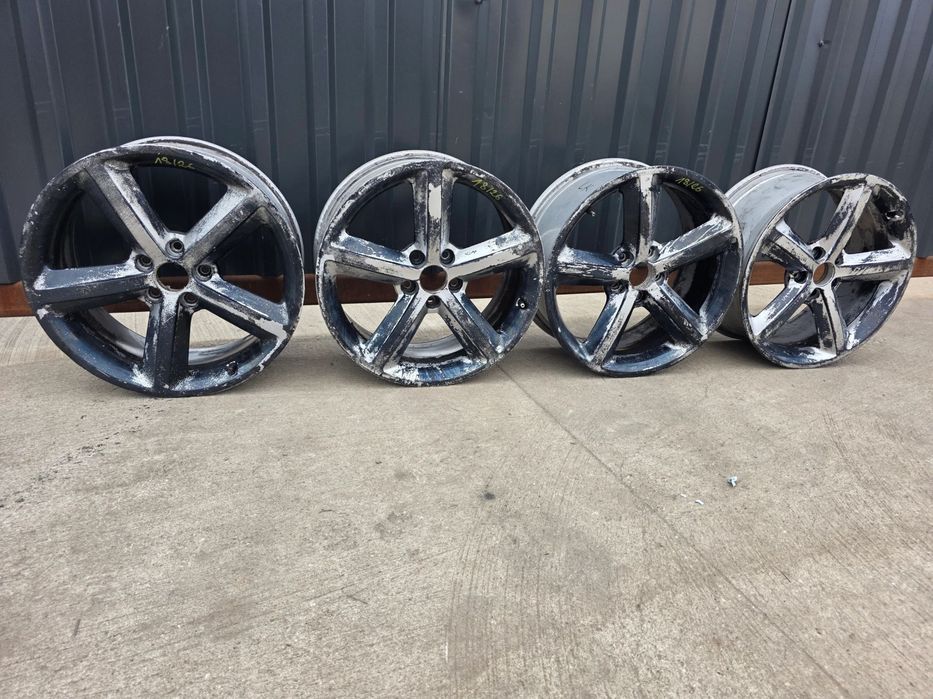 FELGA FELGI VW AUDI SKODA A3 A4 A6 8.0J R18 ET47 8K0601025Q 18/26 KOMPLET