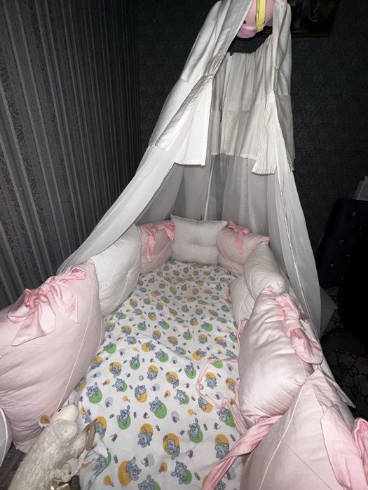 Продам набір подушок в ліжечко