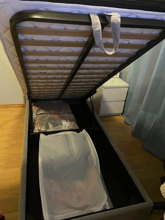 Cama de solteiro cinza marca Mobilato