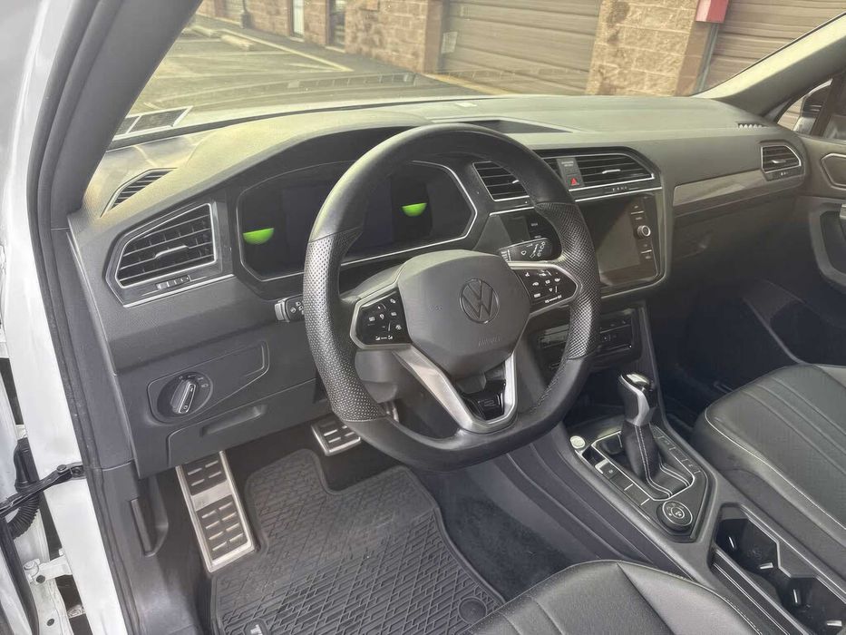Volkswagen Tiguan SEL R-Line 4Motion      2024