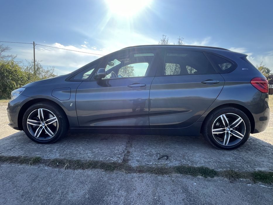 BMW 225xe гібрид та електро