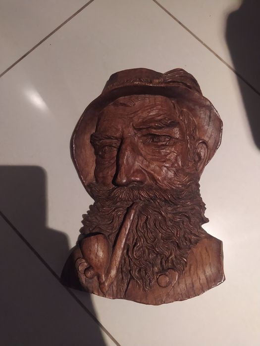 Płaskorzeźba Drewniana Rybak z fajką antyki retro vintage rzeźba prl