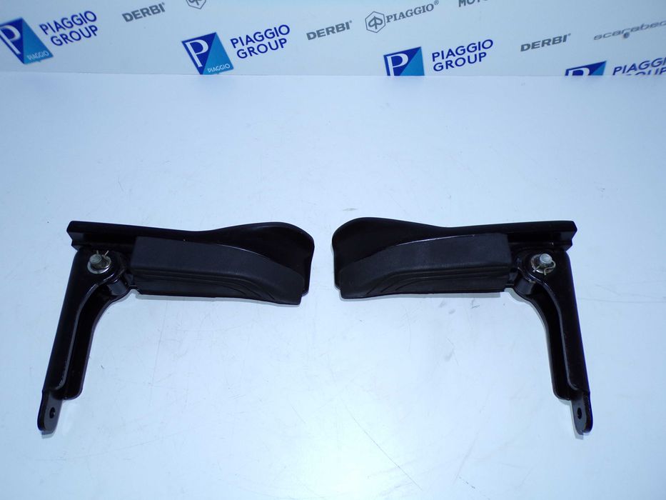 Podnóżek pasażera Piaggio Beverly 300/400cc MP3 300/530cc OEM.