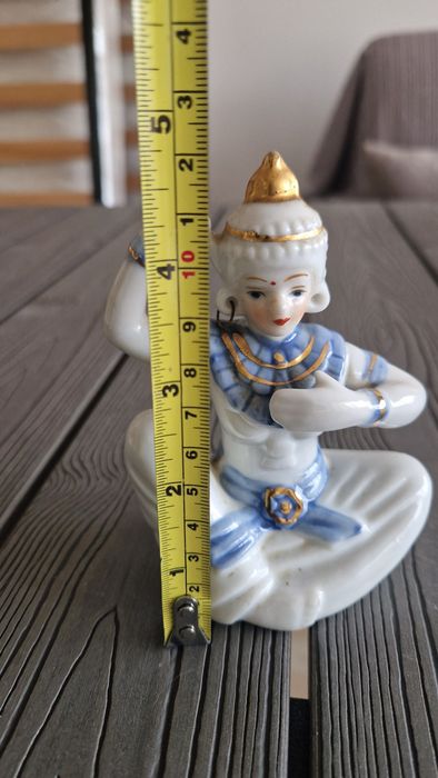 Estatueta de porcelana estilo oriental