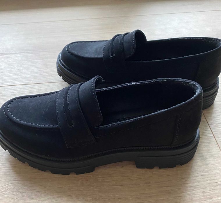 Buty nowe zamszowe czarne damskie 39