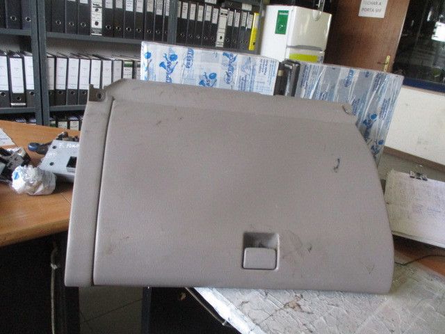Porta luvas TOYOTA Corolla Sedan (_E10_)