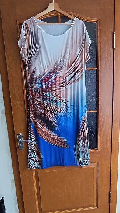Продам женские платья