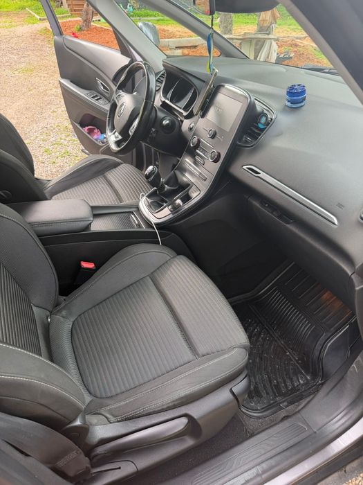 Renault grand scenic, pode ser colocado na plataforma da TVDE