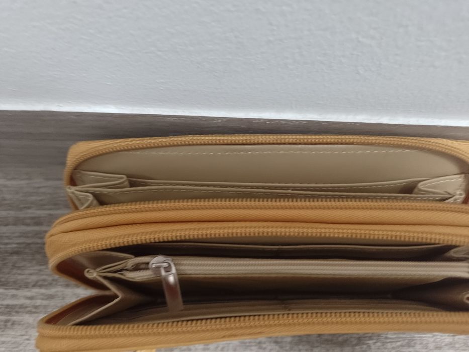 Sprzedam dwie torebki damskie .