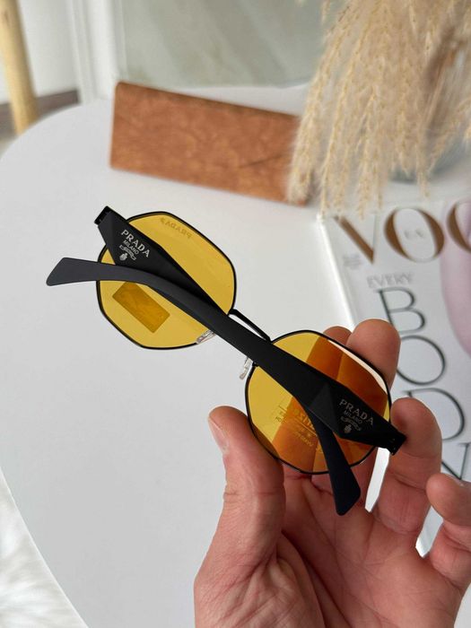 Окуляри Хамелеон На сонці темніють лінзи Polarized Prada: 550 грн