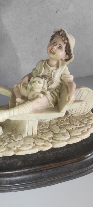 Rzeźba Figura Dzieci wieś Italia Portugalia Uszkodzona