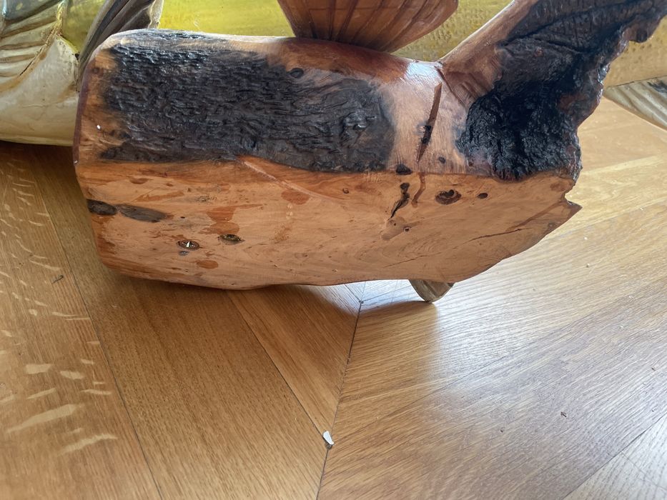 Drewniana rzeźba statuetka ryby pstrąg źródlany drewno duża