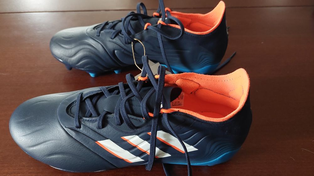 Nowe korki z metką adidas