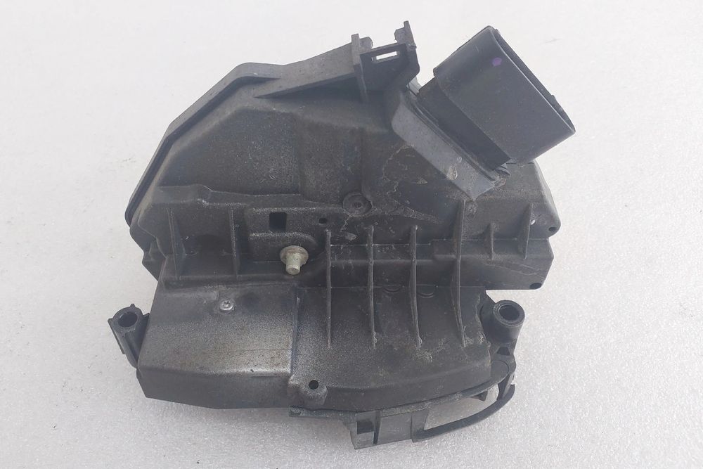 Fechadura / fecho porta trás direito FORD Focus III