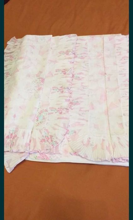 Lençóis NOVOS com folhos,  cor rosa/ atoalhados