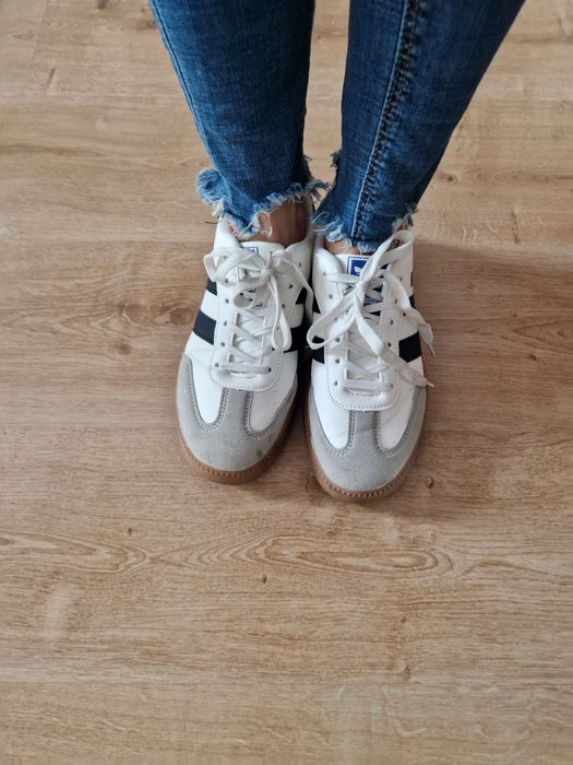 Buty damskie adidasy .