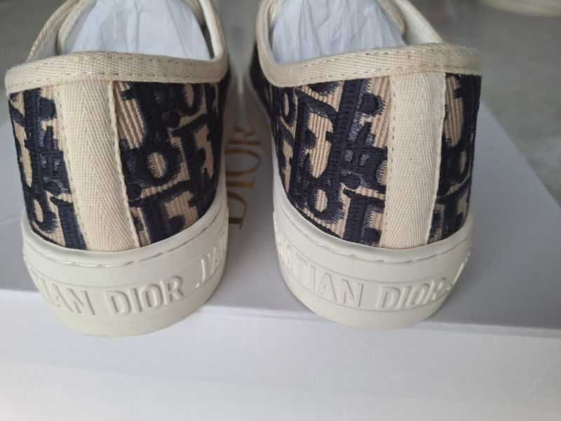 Trampki r.35-45 nowe