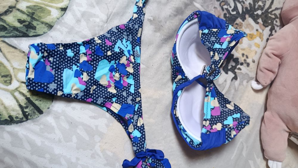 Biquíni azul e multicolor