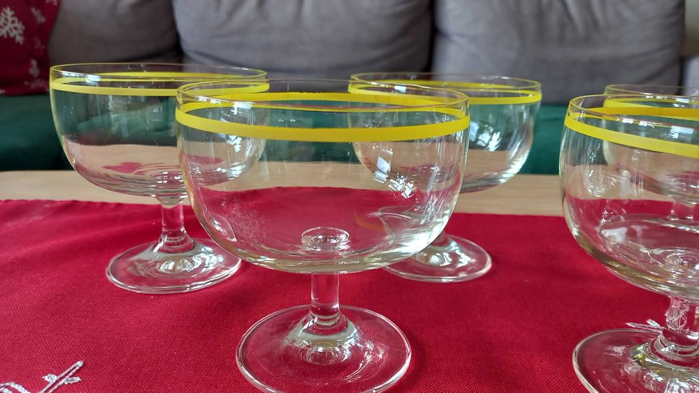 Kieliszki do szampana z czasów PRL 7 szt.