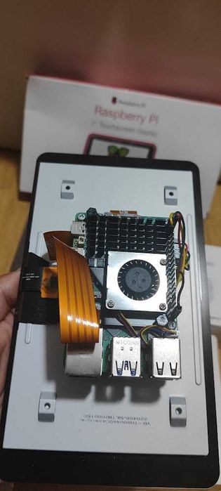 Raspberry Pi 5 8GB com Ecrã Touch 7 Polegadas