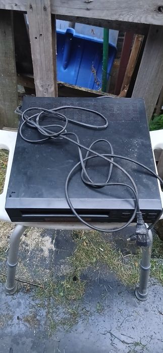 magnetowid Sharp, model VC-6V3,system VHS HQ.