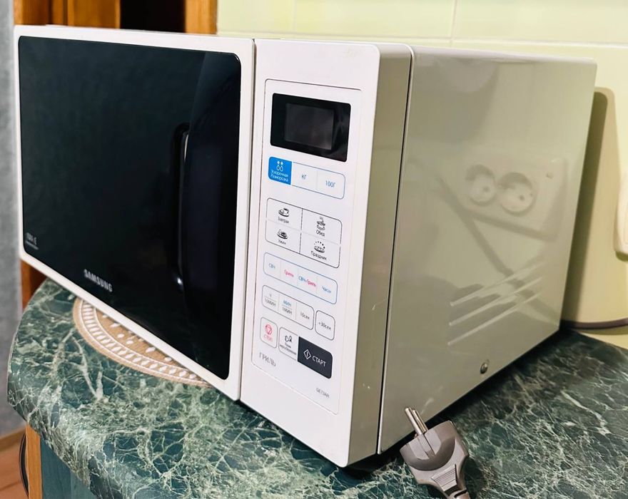 Мікрохвильова піч Samsung, гарний стан.