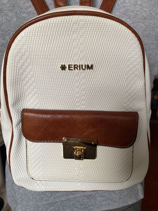 Mochila Branca & Castanha