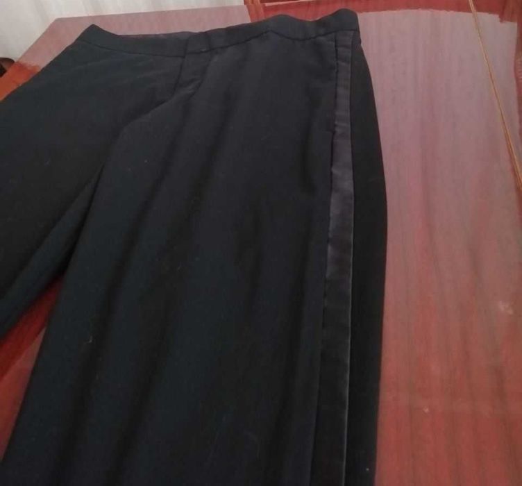 Брюки мужские H&M зауженные черные с лампасами размер 46 / S