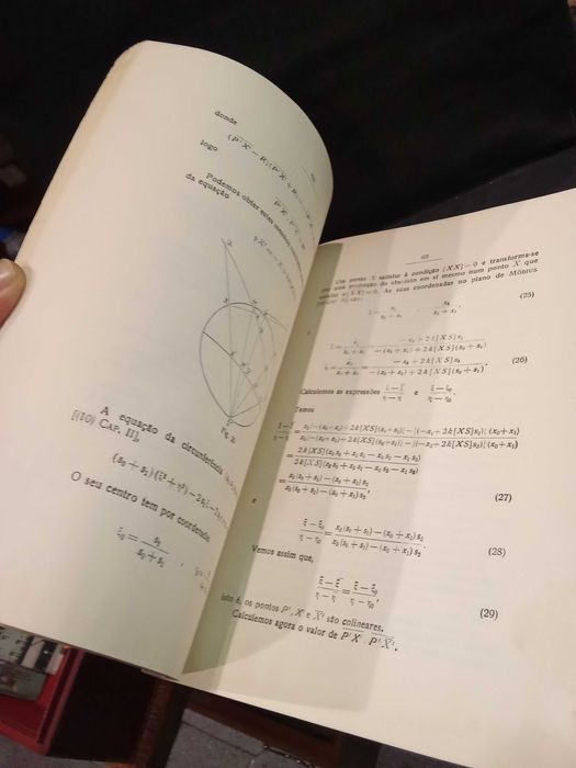 Estudo de questões de geometria e sua aplicação de Lobatschewsky