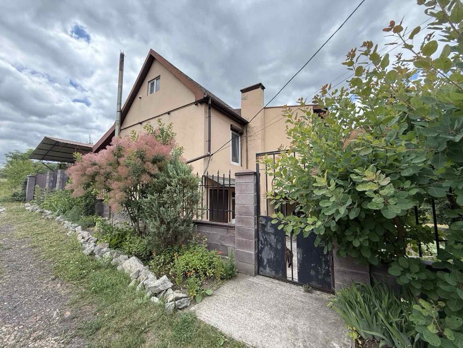 Продам новый дом на перегу пруда Днепровский район