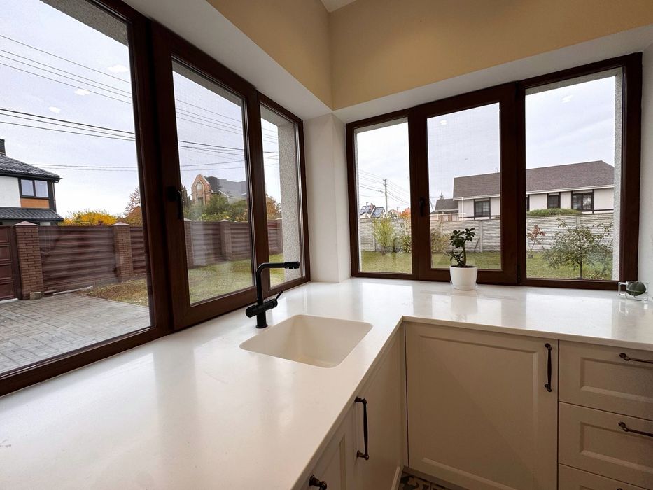 Продам современный  дом 215 м², Павленки, Ньютона, 8,5 соток( код 5704)