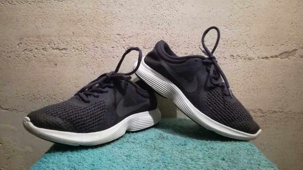 Sneakersy NIKE REVOLUTION 4 EU r.36,5 stan bardzo dobry