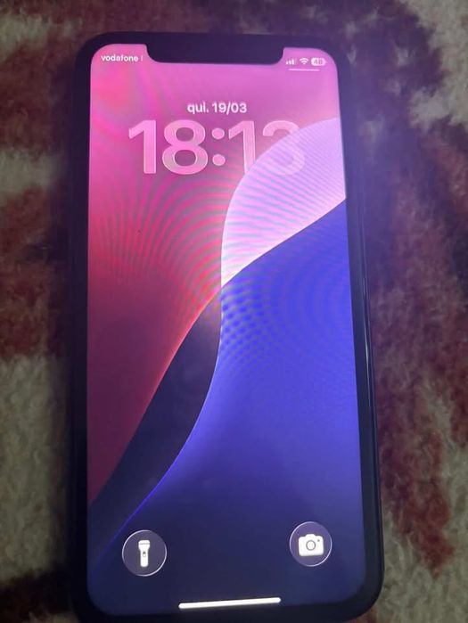 iPhone 11 com bateria e visor novos