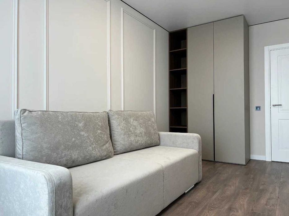 Укомплектована двокімнатна з видом на гори