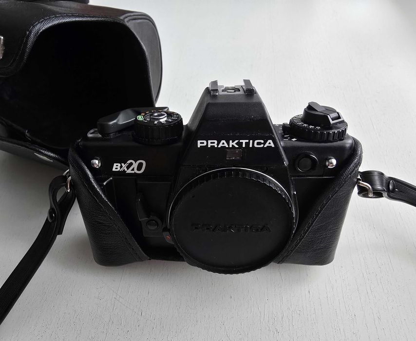 Lustrzanka Praktica BX20 + oryginalny pokrowiec