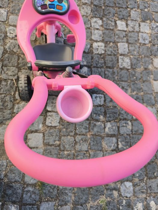 Triciclo cor de rosa da Feber